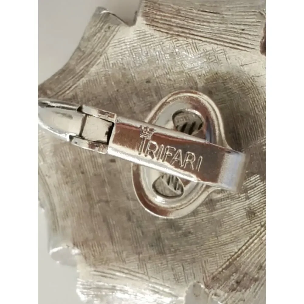 Vintage Mid-century Crown Trifari White and Silver Earrings